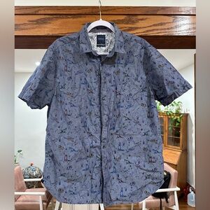 Men’s short sleeve button-up shirt with animal print